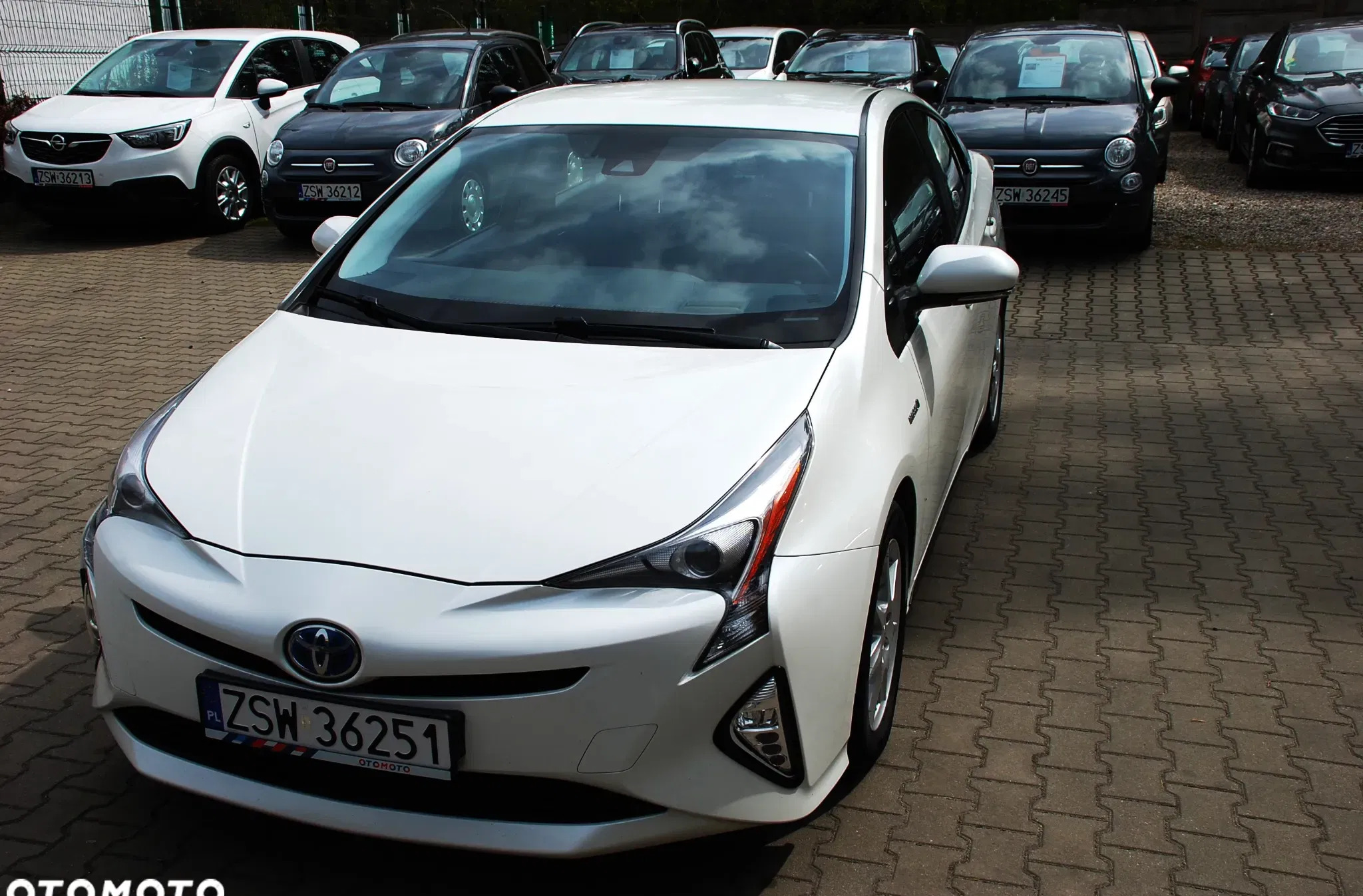 toyota Toyota Prius cena 69820 przebieg: 153000, rok produkcji 2017 z Gołańcz